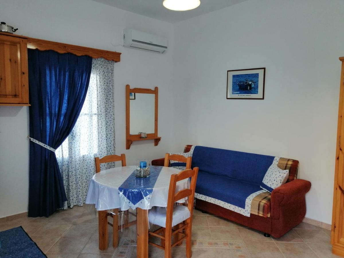 Emborios Petroula Apartments II מראה חיצוני תמונה
